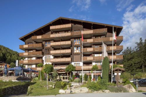 Bellwald Apartment | Pet-Friendly Aparthotel Ambassador with Oceanfront Views