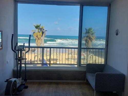Kerem HaTeimanim Apartment | Premier Stay at Aparthotel Banana Beach with Ocean View