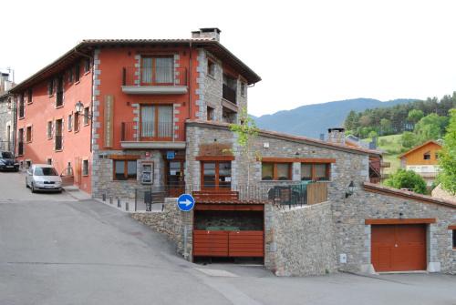 Bellver de Cerdanya Apartment | Highly Rated Aparthotel Bellver with Family-Friendly Amenities