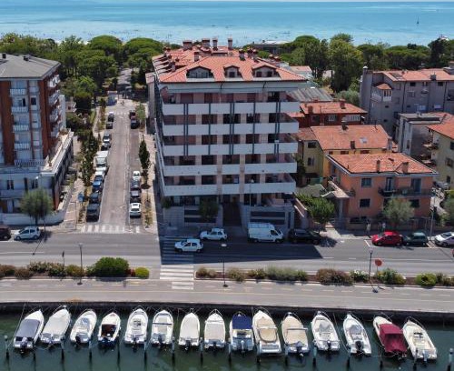 Grado Apartment | Pet-Friendly Aparthotel Capitol with Oceanfront Views