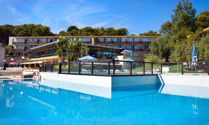 Platja d'Aro Apartment | Relax at Aparthotel Comtat Sant Jordi with Ocean Views