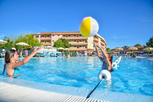 Lido Adriano Apartment | Cozy Aparthotel Costa Paradiso with Oceanfront Views