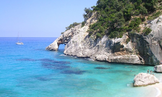 Torre di Bari Hotel | Ocean View Stay at Aparthotel Domus De Janas Sul Mare
