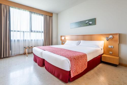 Leon Hotel | Family-Friendly Comfort at Aparthotel Exe Campus San Mamés