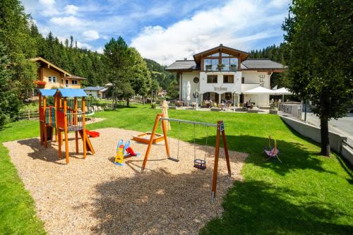 Filzmoos Apartment | Discover Aparthotel Hirschenau: Family-Friendly Retreat