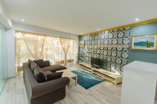 Galati Apartment | Discover Aparthotel Jolie: Family-Friendly & Pet Accessible
