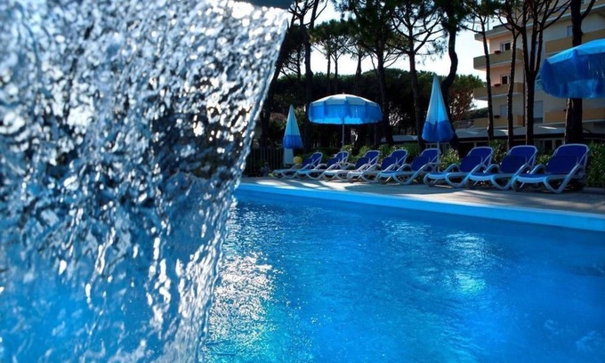Jesolo Pineta Hotel | Family-Friendly Stay at Aparthotel la Pineta with Ocean Views