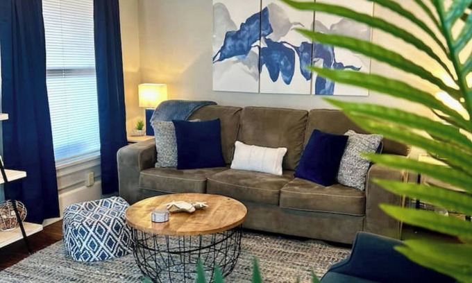 Huntington Apartment | Aparthotel: Lopsy Blue -by Arena/Marshall/Hospital