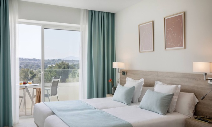 Porto Cristo Hotel | Relax at Aparthotel Marina Drach - Family-Friendly Escape