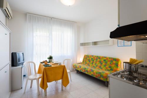 Bibione Hotel | Discover Aparthotel Pineda: Oceanfront Oasis Awaits