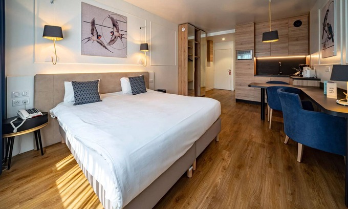 La Lechere Apartment | Pet-Friendly Appart'hôtel Rive Droite with Spa & Breakfast