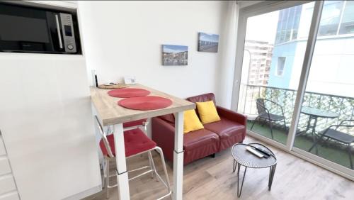 Les Baumettes Apartment | Scenic Sea View Studio Lenval on Promenade Balcon