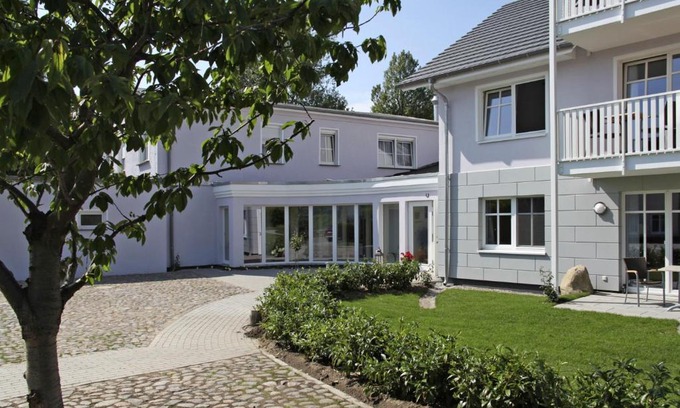 Ostseebad Ahrenshoop Apartment | Exceptional Stay at Aparthotel Saatmann Garni with Hot Tub