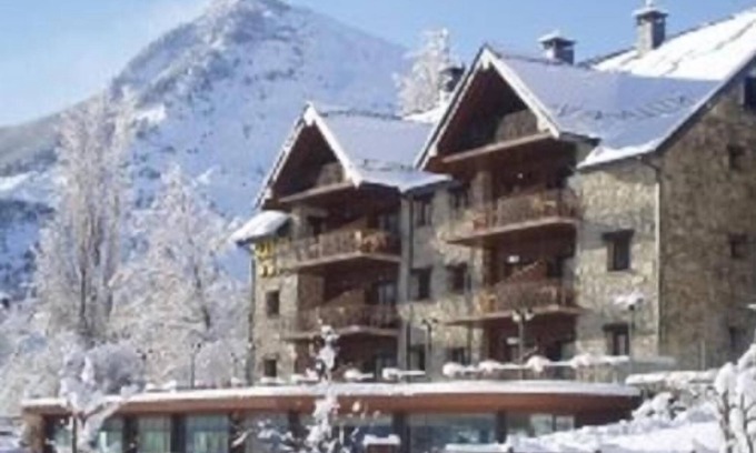 Sallent de Gallego Apartment | Top-Rated Aparthotel Sarrato with Pool & Spa Amenities