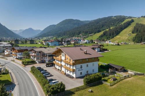 Am Feuersang Apartment | Exceptional Stay at Aparthotel Stadler with Pool & Kitchen