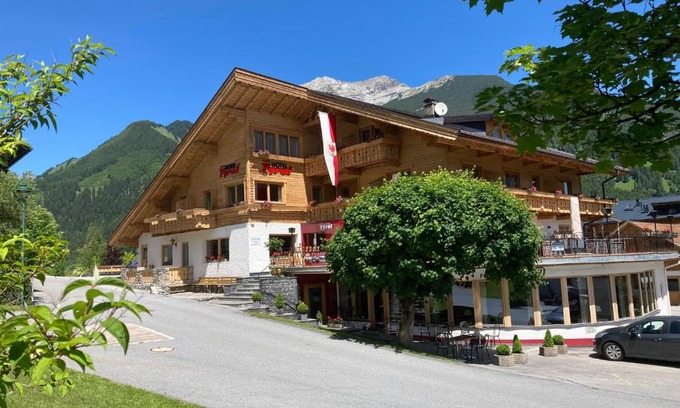 Lermoos Apartment | Relaxing Stay at 4-Star Aparthotel Tyrol with Ocean Views
