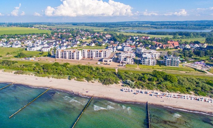 Boergerende-Rethwisch Apartment | Relax at Aparthotel Waterkant Suites with Pool & Ocean View