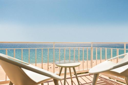 Platja d'Aro Apartment | Oceanfront Family Retreat at Aparthotel Xic - Rated 8.3/10