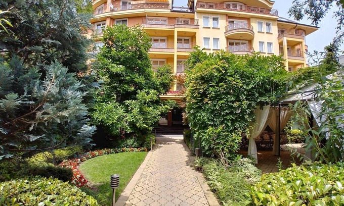 Sofia Apartment | Discover Aparthouse Borovo: Family-Friendly with Spa & Pool