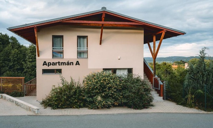 Sedlec-Prcice Apartment | Cozy Apartment A5 for 3 - Monínec with Pool & Ocean View