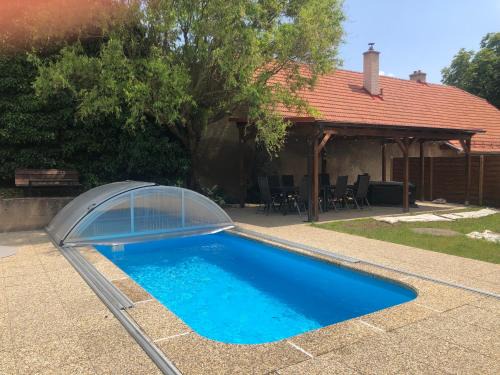 Bystrice nad Pernstejnem Apartment | Elegant Escape at Apartmán Pod Kaštany - Rated 9.2/10