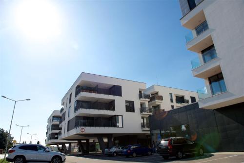 Trencin Apartment | Pet-Friendly Comfort at Apartmán Greenbay Golf – Rated 9.4