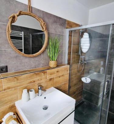Cerna V Posumavi Apartment | Serene Apartmán Jestřábí Lipno with Oceanfront Amenities