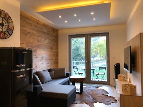 Janske Lazne Apartment | Elegant Apartmán Jestřáb č.15 with Spa and Hot Tub