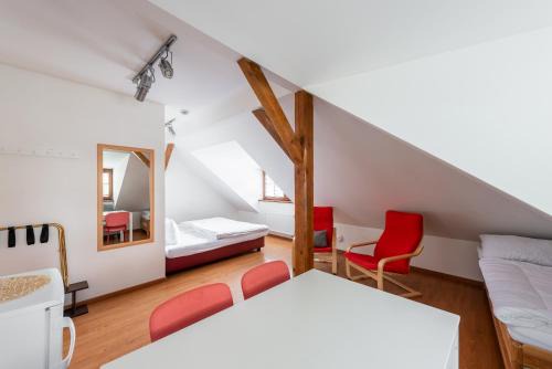 Karlstejn Apartment | Family-Friendly Apartmán Muzeum obchodu with Kitchen