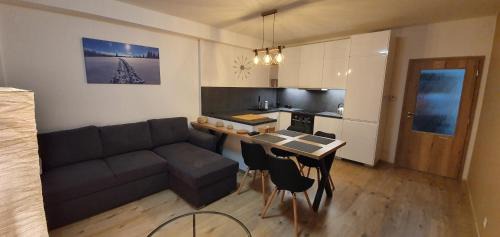 Loucna Pod Klinovcem Apartment | Cozy Apartmán Nerudovka with Finnish Sauna & Garage Parking
