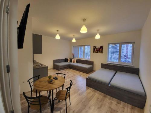 Nova Bana Apartment | Cozy Apartmán Nová Baňa: Pet-Friendly with Breakfast Included