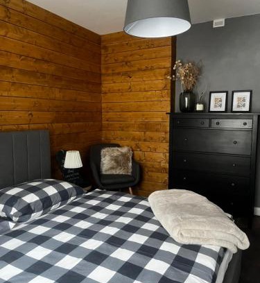 Oparno Apartment | Oparno 38: Family-Friendly Retreat with Hot Tub & Kitchen
