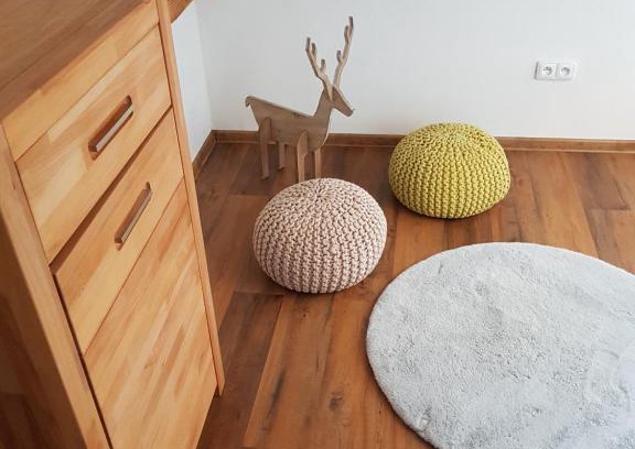 Hartmanice Apartment | Cozy Apartmán Sýkorka: Pet & Child Friendly Retreat