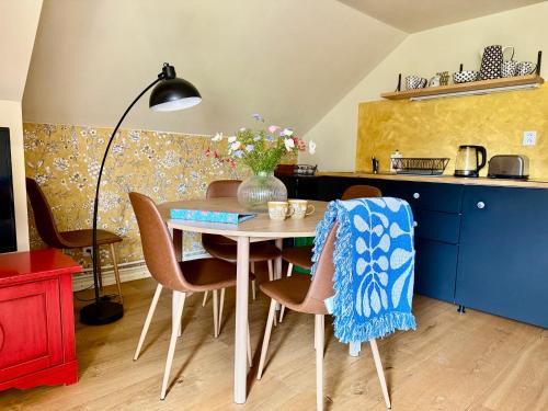 Stare Krecany Apartment | Ideal Getaway at Apartmán U Mluvících Kamenů - 9/10 Rated