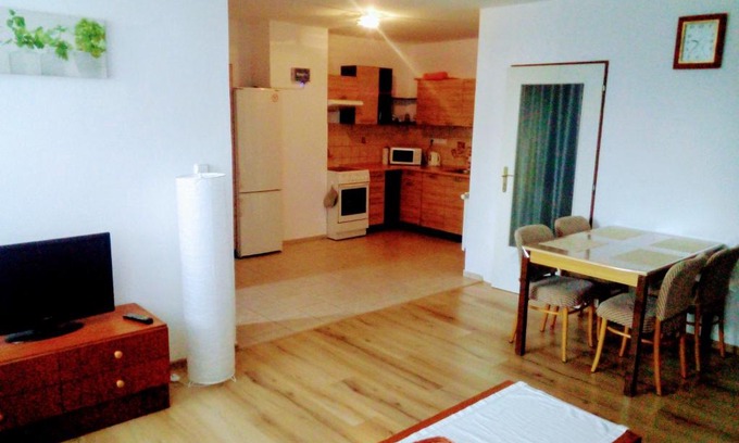 Volary Apartment | Cozy Apartmán U Parku - Pet Friendly & Highly Rated Stay