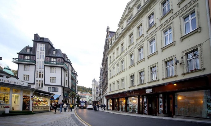 City Centre Apartment | Pet-Friendly Apartmán u Vřídla: A Family Retreat Awaits