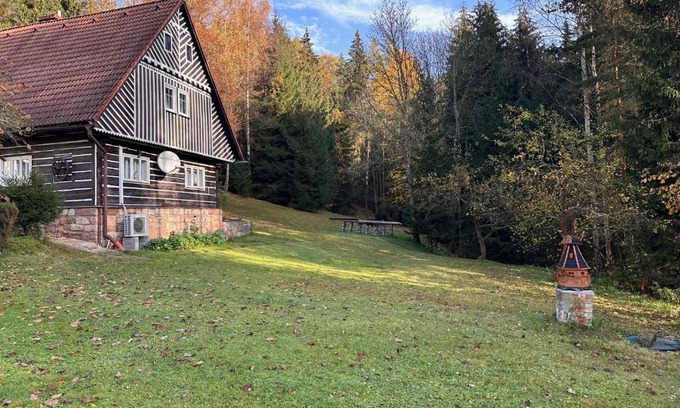 Radvanice Apartment | Top-Rated Apartmán u vleku with Pool and Hot Tub Access