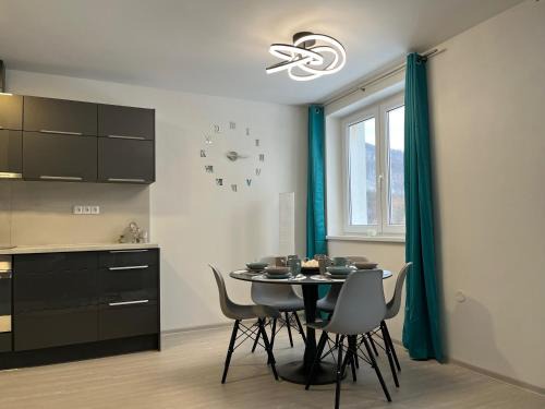 Klasterec nad Ohri Apartment | Family-Friendly Stay at Apartmán u zámecké zahrady