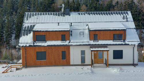 Dolni Morava Apartment | Discover Apartmán08: Family-Friendly Retreat with 9.5 Rating