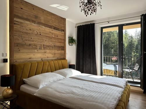 Cerny Dul Apartment | Spacious Apartment for 4-6 Guests with Balconies & Parking