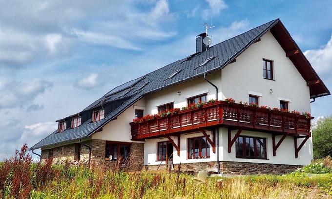 Bozi Dar Apartment | Cozy Retreat at Apartmány Chajdovka with Spa & Kitchen