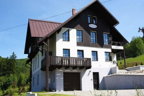 Rokytnice nad Jizerou House | Pet-Friendly Apartmány EDDY: Guest Rated 9/10 with Hot Tub