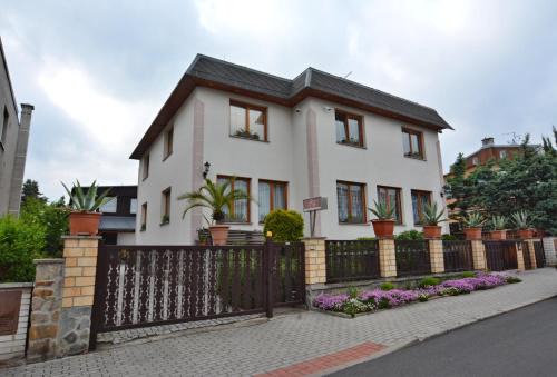 Karlovy Vary Apartment | Cozy Apartmány Karlovy Vary with Oceanfront Views