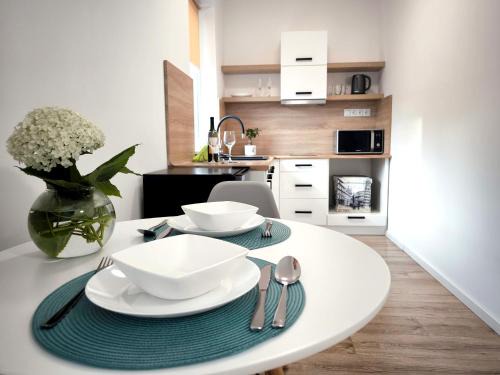 Svidnik House | Kid-Friendly Apartmány Karpatia with Private Parking