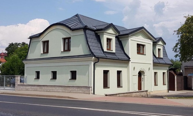 Mimon Bed & Breakfast | Top-Rated Apartmány Meandry: Pet Friendly & Hot Tub Access