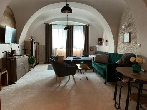 Cesky Brod Apartment | Pet-Friendly Apartment na Náměstí with Exceptional 9.5 Rating