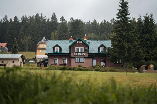 Pec pod Snezkou House | Guest Rated: Apartmany Na Salasi with Kitchen Amenities