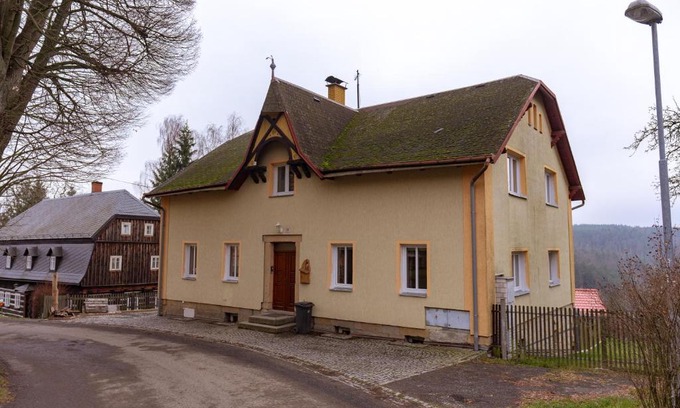 Hrensko Apartment | Pet-Friendly Retreat at Apartmány Petra with Breakfast Included