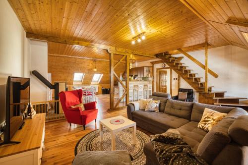 Lipova-Lazne Apartment | Pet-Friendly Retreat at Apartmány Pod Šerákem - 9/10 Rating