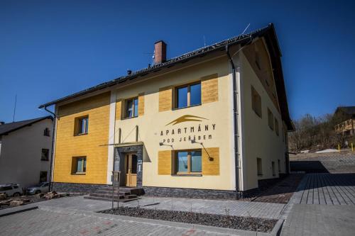 Cervena Voda Apartment | Child-Friendly Retreat at Apartmány pod Jeřábem, Červená Voda